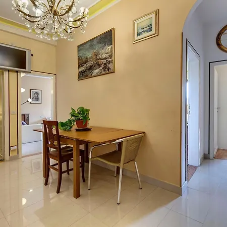 Magnoli 2 D Apartment